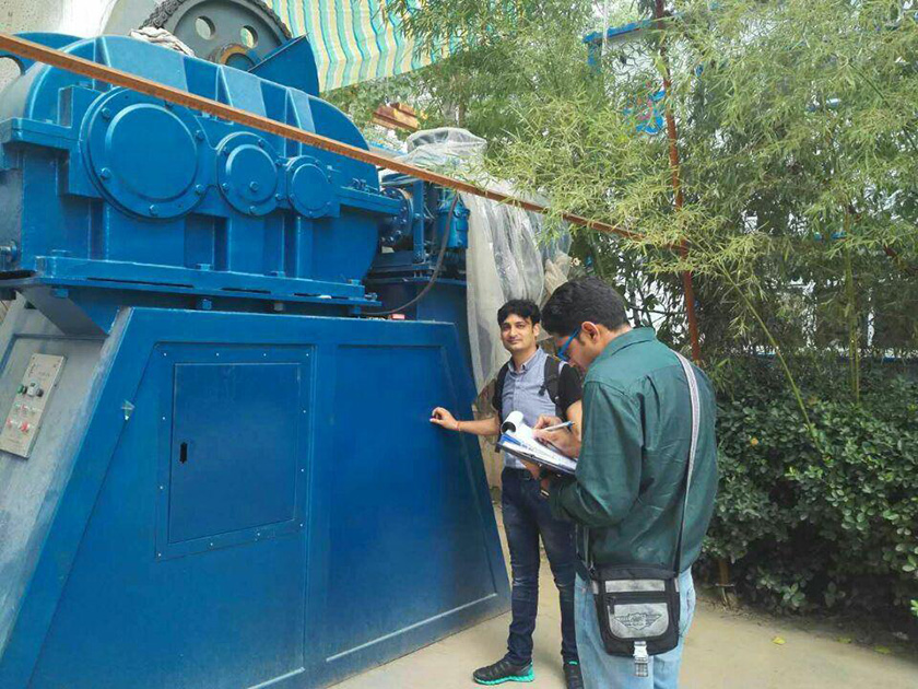 印度金屬粉末混合機客戶來廠驗收混合設備